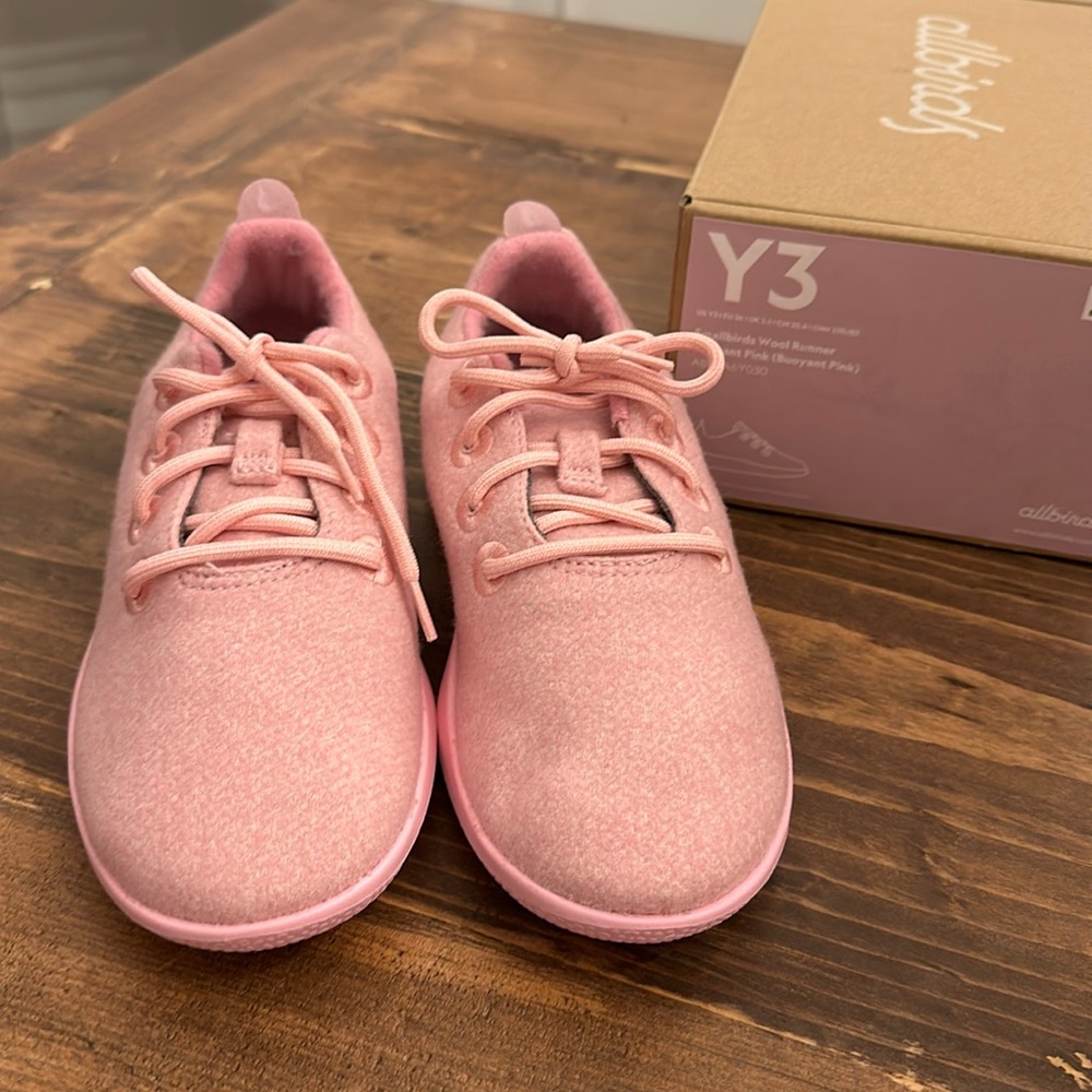 allbirds kids size Y3 shoes in Buoyant Pink